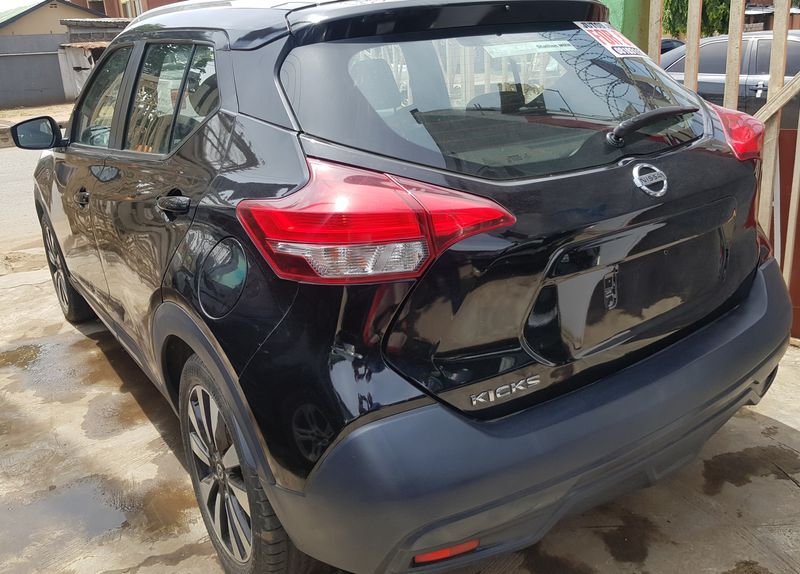 Thumbnail 3 of 2018 Nissan Kicks le